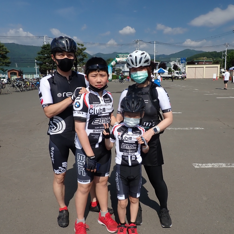 Cool cycling family