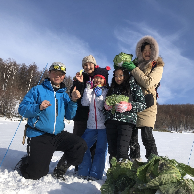「越冬野菜探検隊!」雪中キャベツの掘り起こし体験&スノーピクニックランチ Wintering farm tour! & snow picnic lunch