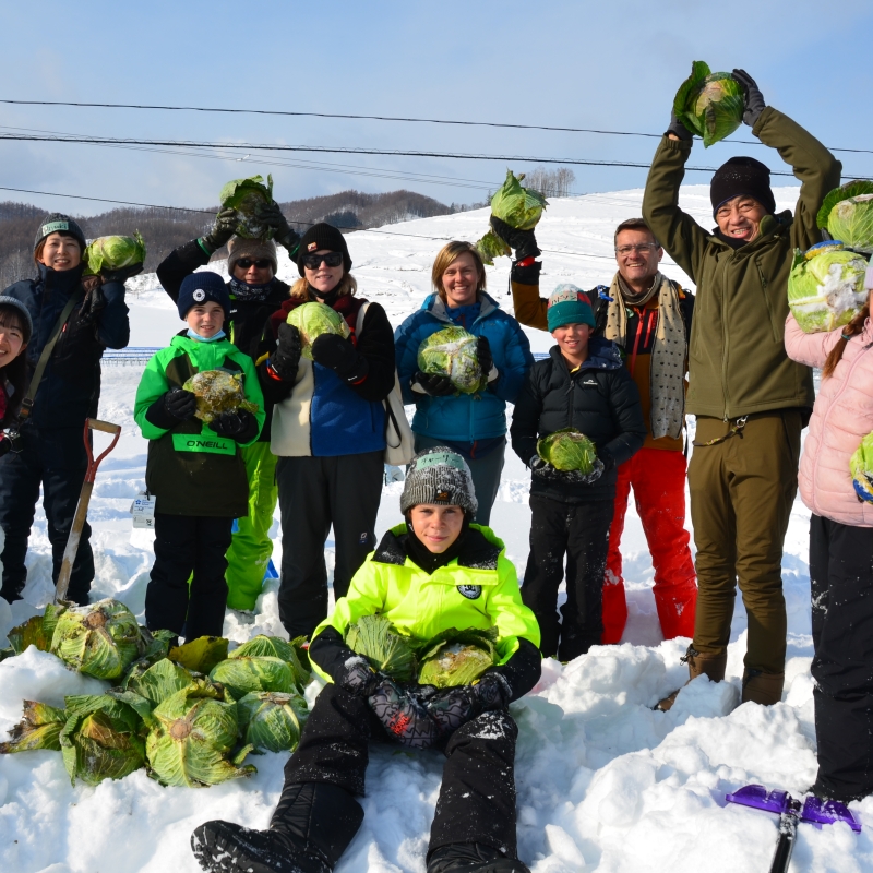「越冬野菜探検隊!」遠藤ファームさんの雪中キャベツ掘り起こし体験&スノーピクニック Cabbage Tour & Snow Picnic