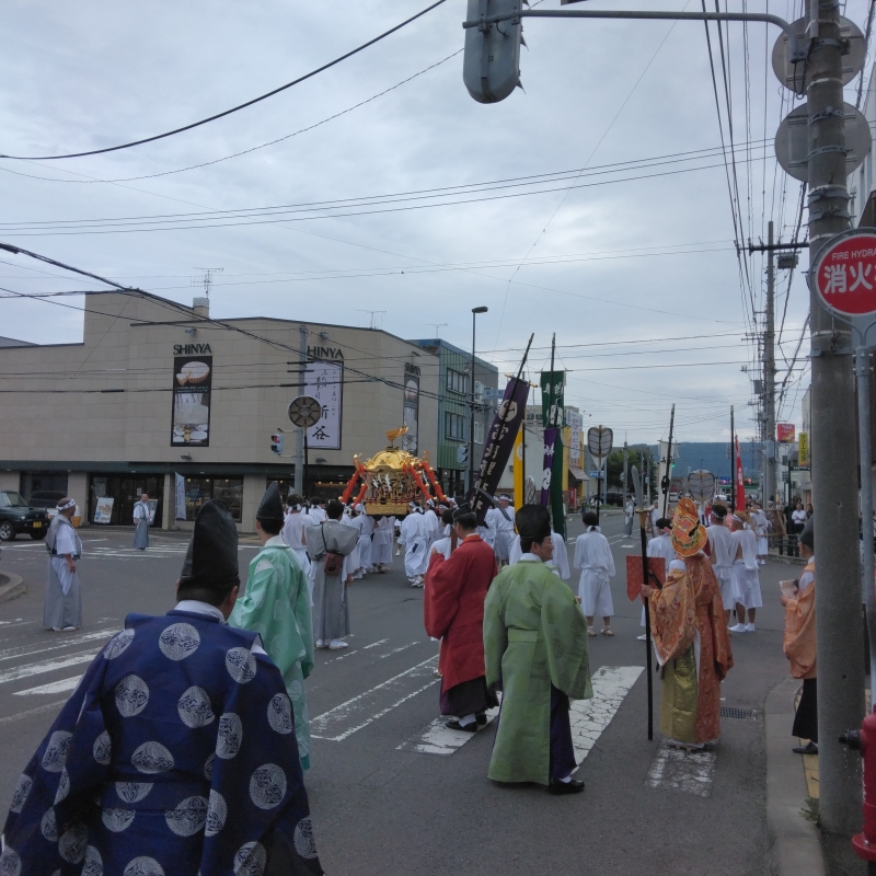 Spinning the shrine in a circle