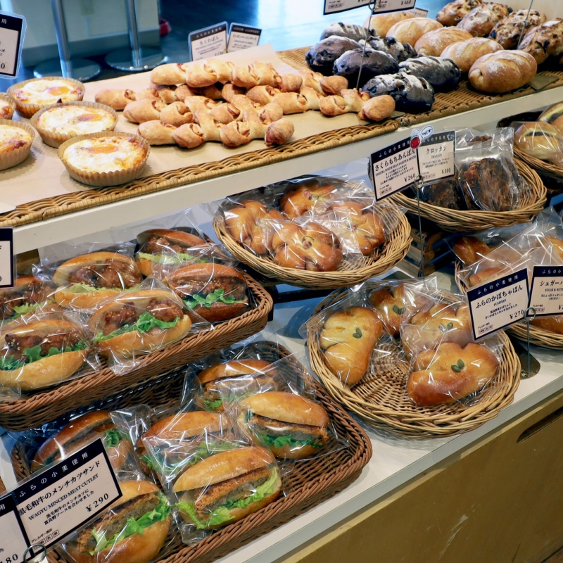 ベーカリーカフェもございます