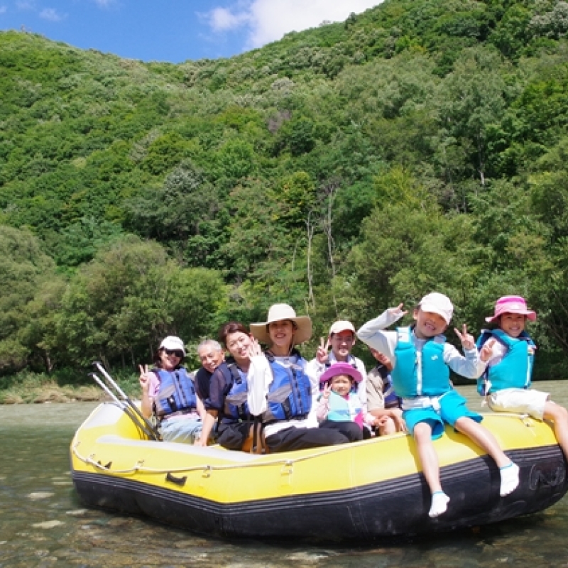 ガイドが同乗し流れに任せてのんびり流れる