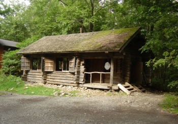 麓郷の森（「北の国から」ロケ地/丸太小屋・五郎の3番目の家）